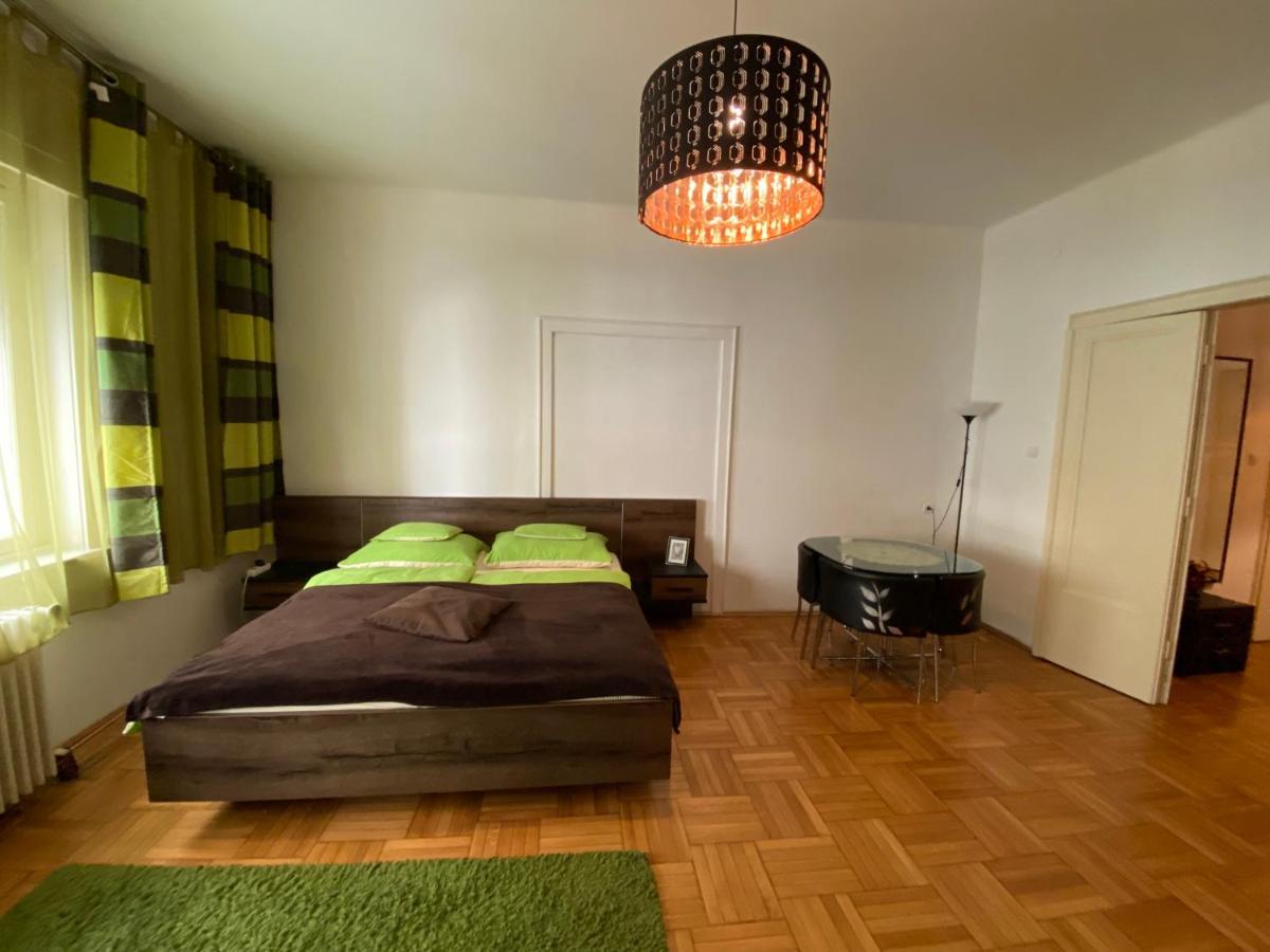 Apartment And Rooms Heart Of The City Budapesta Exterior foto