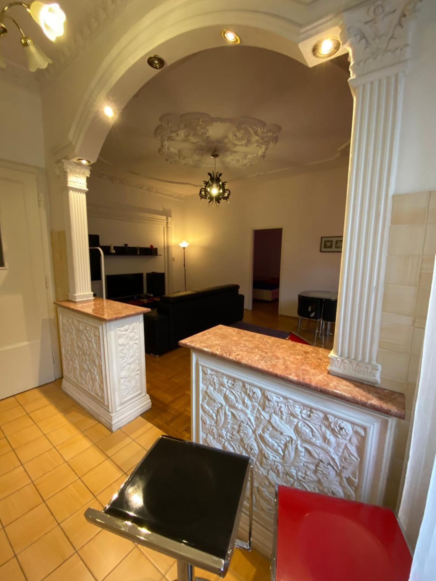 Apartment And Rooms Heart Of The City Budapesta Exterior foto