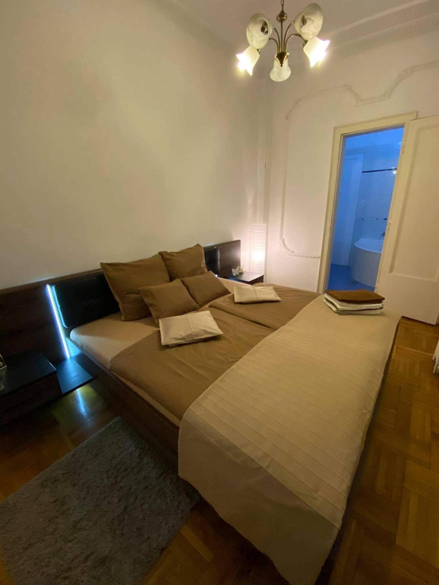Apartment And Rooms Heart Of The City Budapesta Exterior foto